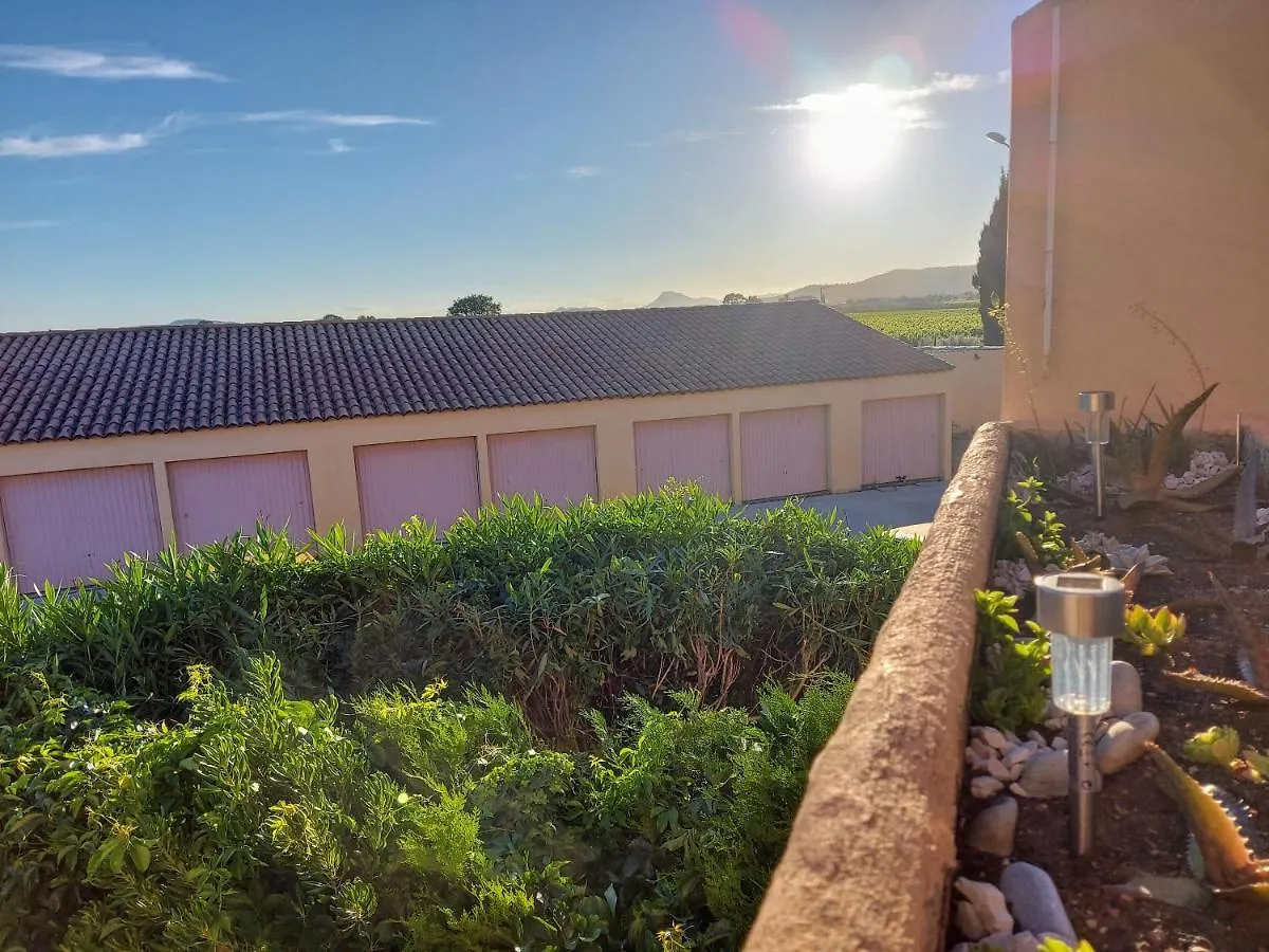 Appartement Coquet studio avec belle terrasse à La Londe-les-Maures